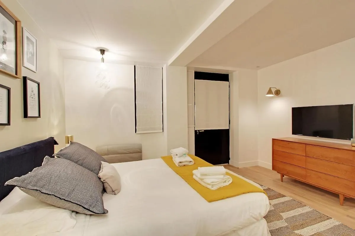 2 Appartements En 1 - Superbe Logement Pres Du Louvre L 12P パリ 0*,