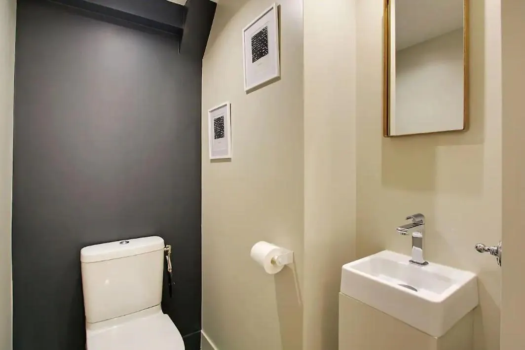 2 Appartements En 1 - Superbe Logement Pres Du Louvre L 12P Paris France