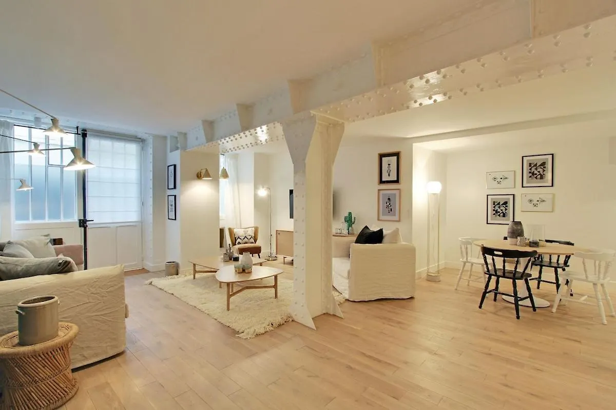 2 Appartements En 1 - Superbe Logement Pres Du Louvre L 12P Paris