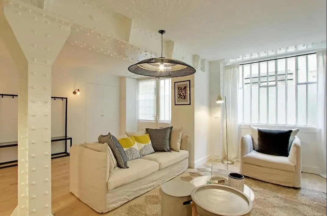 2 Appartements En 1 - Superbe Logement Pres Du Louvre L 12P Paris 0*,  France