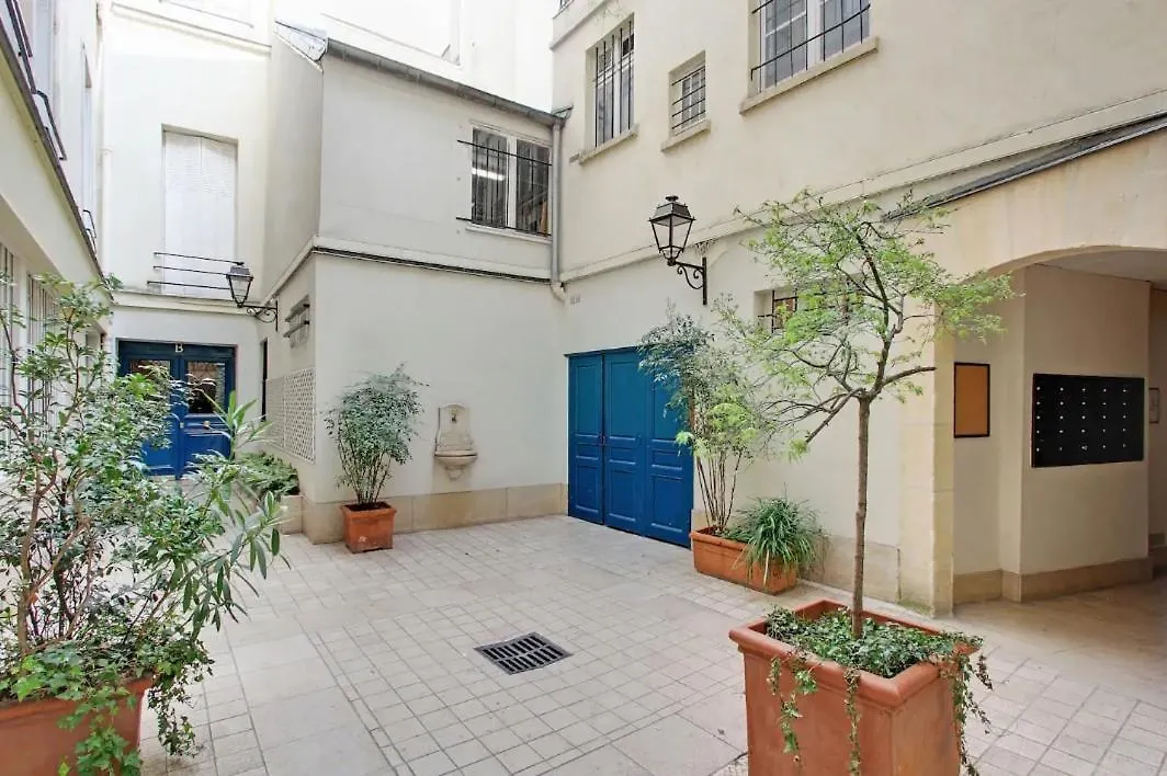 2 Appartements En 1 - Superbe Logement Pres Du Louvre L 12P Paris