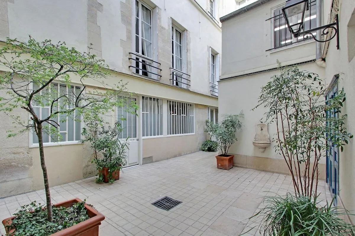 2 Appartements En 1 - Superbe Logement Pres Du Louvre L 12P Paris Apartment