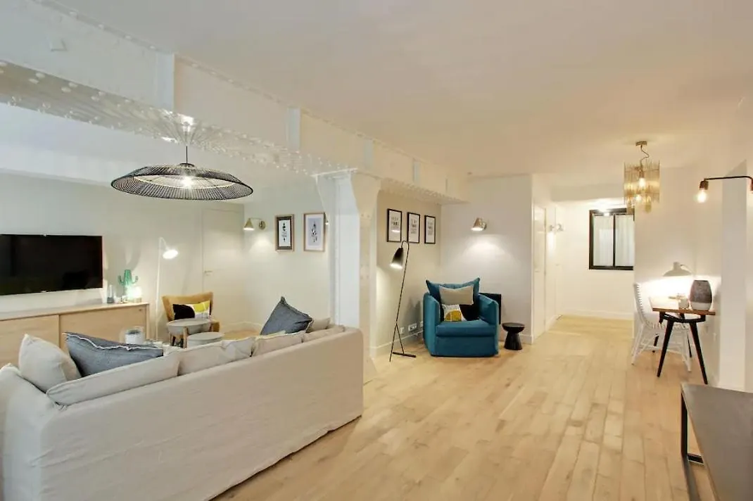 2 Appartements En 1 - Superbe Logement Pres Du Louvre L 12P Paris France