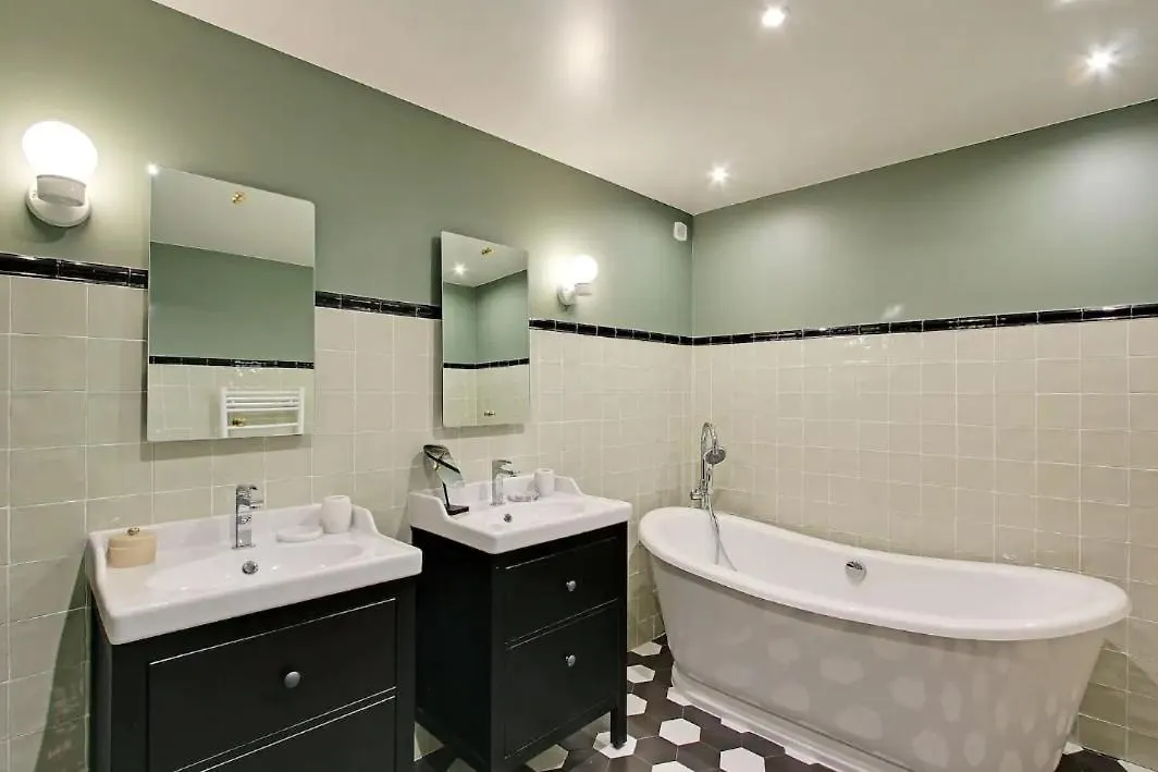 2 Appartements En 1 - Superbe Logement Pres Du Louvre L 12P Paris