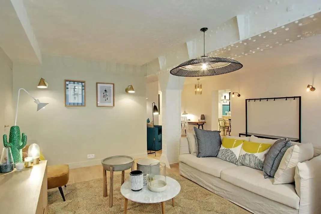 2 Appartements En 1 - Superbe Logement Pres Du Louvre L 12P Paris