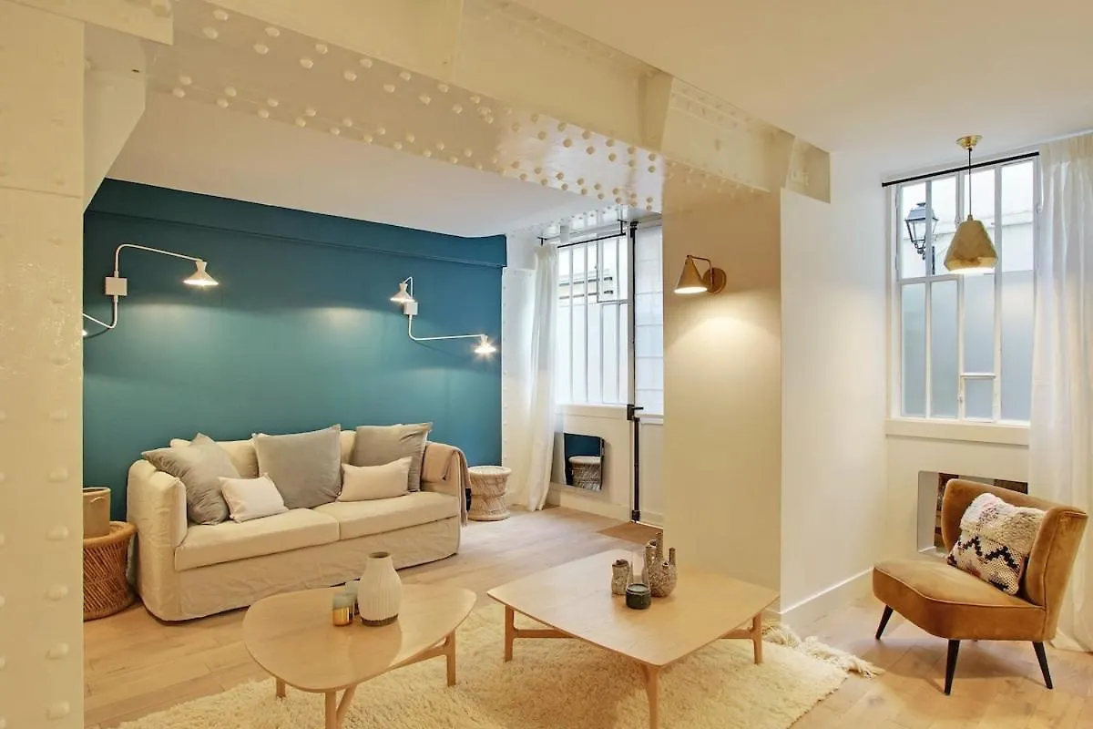 2 Appartements En 1 - Superbe Logement Pres Du Louvre L 12P Paris France